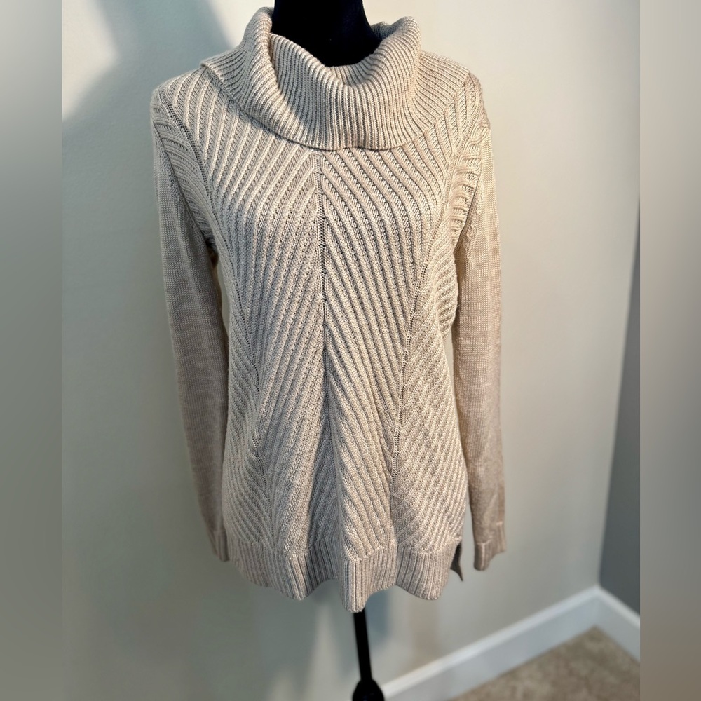 Calvin Kleinβ Beige Knit Sweater